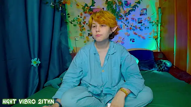 Snapshot of TrickyKitsune chatting on 15, 10, 2025 TrickyKitsune online show from 15, 10, 2025