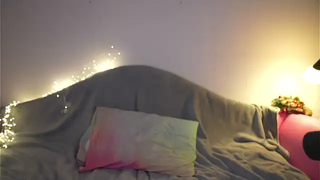 Magnetic Amy online show from 5, 12, 2025