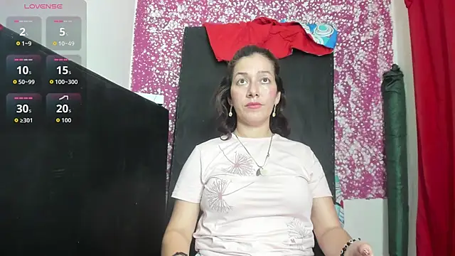 Snapshot of Laura_hellss chatting on 5, 7, 2026 Laura hellss online show from 5, 7, 2026