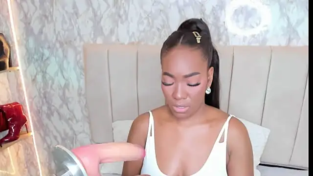 whiitneyfox online show from 25, 11, 2025