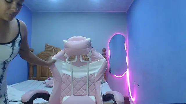 Snapshot of Coral0403 chatting on 9, 11, 2025 Coral0403 online show from 9, 11, 2025