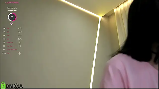 Snapshot of LittleOriana chatting on 26, 10, 2025 LittleOriana online show from 26, 10, 2025