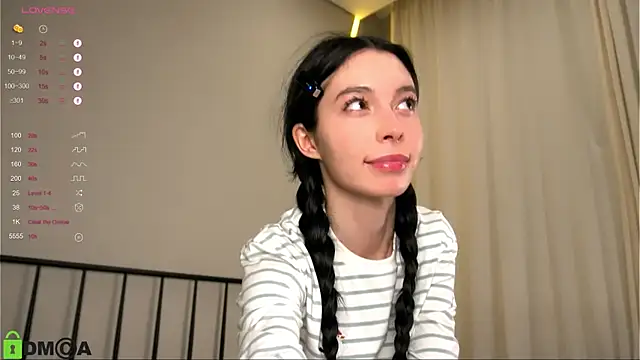 Snapshot of LittleOriana chatting on 9, 10, 2025 LittleOriana online show from 9, 10, 2025