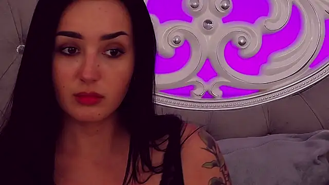 KimKhallifa online show from 7, 3, 2025