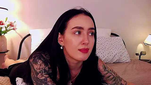 KimKhallifa online show from 9, 5, 2026