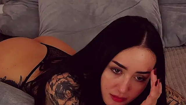 KimKhallifa online show from 2, 3, 2025