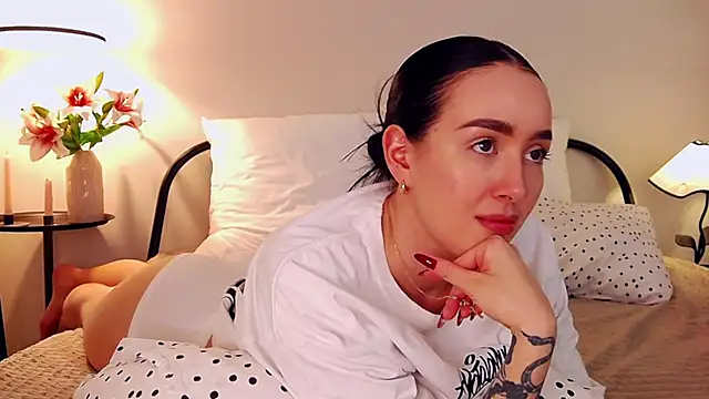 KimKhallifa online show from 8, 5, 2026
