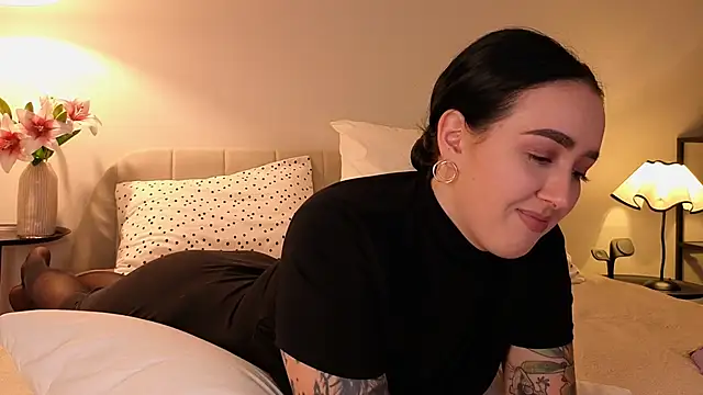 KimKhallifa online show from 5, 4, 2026