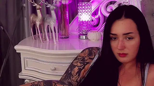 KimKhallifa online show from 6, 3, 2025