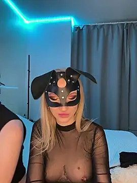 Snapshot of SOFYandMIKE chatting on 15, 4, 2026 SOFYandMIKE online show from 15, 4, 2026