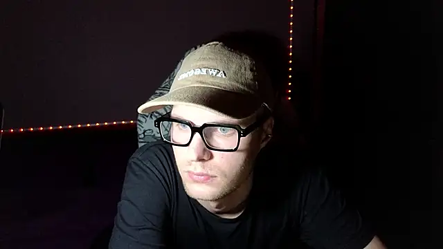 Leonnextdoor online show from 12, 1, 2025