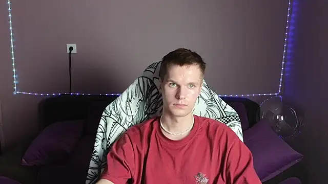 Leonnextdoor online show from 30, 12, 2024