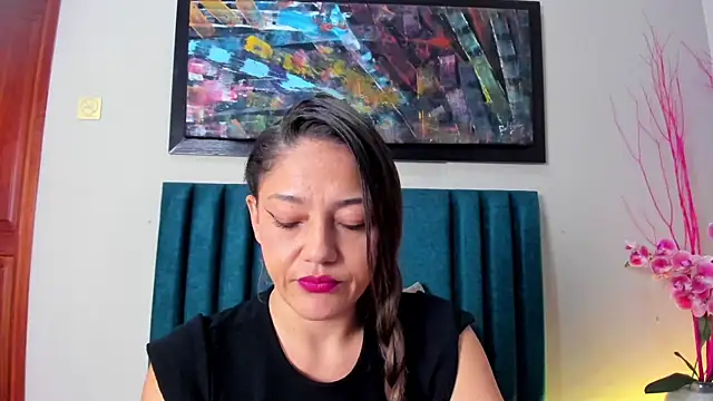 Snapshot of EloiseQuinn chatting on 17, 10, 2025 EloiseQuinn online show from 17, 10, 2025