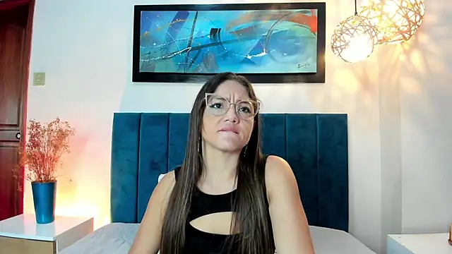 Snapshot of EloiseQuinn chatting on 21, 10, 2025 EloiseQuinn online show from 21, 10, 2025