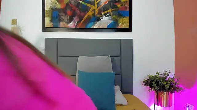 Snapshot of EloiseQuinn chatting on 28, 11, 2025 EloiseQuinn online show from 28, 11, 2025