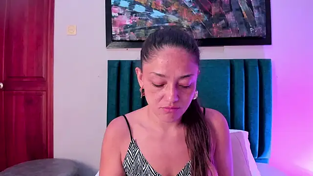 Snapshot of EloiseQuinn chatting on 29, 10, 2025 EloiseQuinn online show from 29, 10, 2025