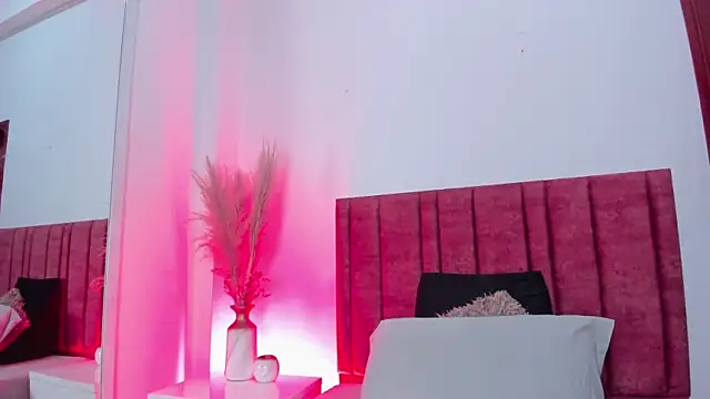 Snapshot of EloiseQuinn chatting on 11, 10, 2025 EloiseQuinn online show from 11, 10, 2025