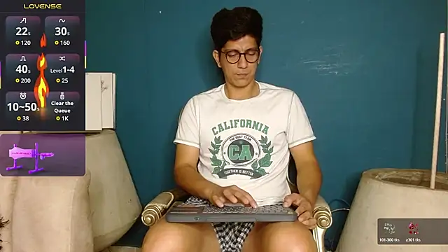 Snapshot of Noah-cock chatting on 17, 11, 2025 Noah-cock online show from 17, 11, 2025