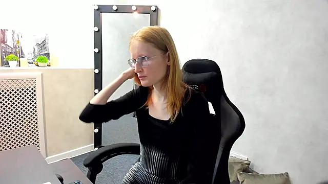 Snapshot of ElizabethHarpper chatting on 7, 3, 2025 ElizabethHarpper online show from 7, 3, 2025