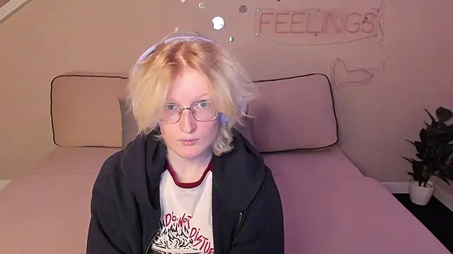 Snapshot of ElizabethHarpper chatting on 10, 9, 2025 ElizabethHarpper online show from 10, 9, 2025