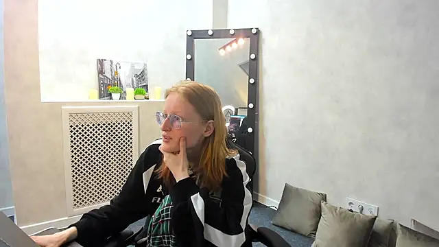 Snapshot of ElizabethHarpper chatting on 31, 1, 2025 ElizabethHarpper online show from 31, 1, 2025