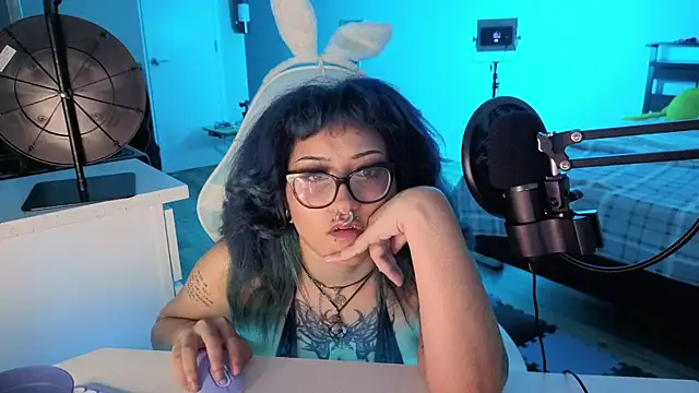 Snapshot of deluxxxeblu chatting on 11, 6, 2026 deluxxxeblu online show from 11, 6, 2026