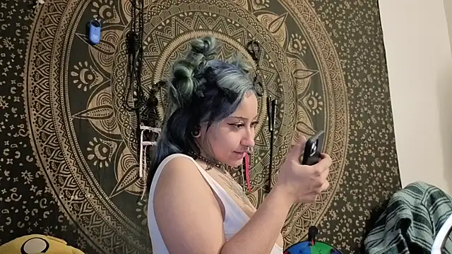 Snapshot of deluxxxeblu chatting on 14, 12, 2025 deluxxxeblu online show from 14, 12, 2025