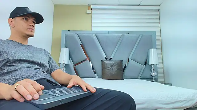 DAVID VICTORIAA online show from 15, 4, 2026