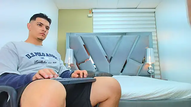 DAVID VICTORIAA online show from 11, 4, 2026