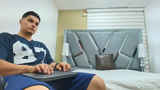 DAVID VICTORIAA online show from 9, 5, 2026