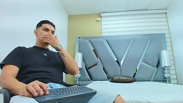 DAVID VICTORIAA online show from 21, 4, 2026