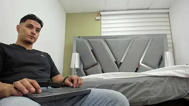 DAVID VICTORIAA online show from 15, 5, 2026