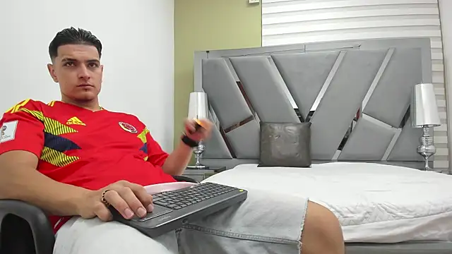 DAVID VICTORIAA online show from 2, 6, 2026