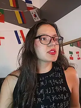 Snapshot of Danni_shy chatting on 4, 7, 2026 Danni shy online show from 4, 7, 2026