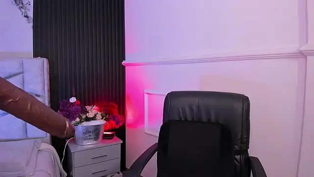 daniiphoeniixx online show from 4, 2, 2026