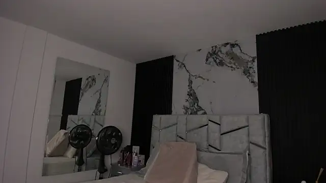 daniiphoeniixx online show from 3, 3, 2025