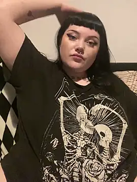Gothicsiren online show from 1, 2, 2025