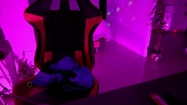 Adam Valenciia online show from 6, 2, 2026