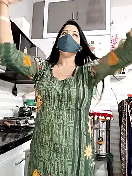 Snapshot of Best-Couple chatting on 18, 12, 2025 Best-Couple online show from 18, 12, 2025