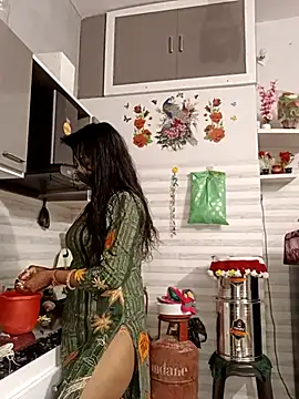 Snapshot of Best-Couple chatting on 5, 11, 2025 Best-Couple online show from 5, 11, 2025