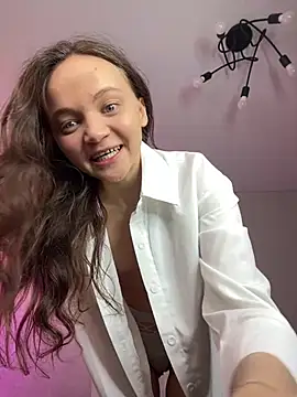 Snapshot of TheYourL chatting on 1, 2, 2025 TheYourL online show from 1, 2, 2025