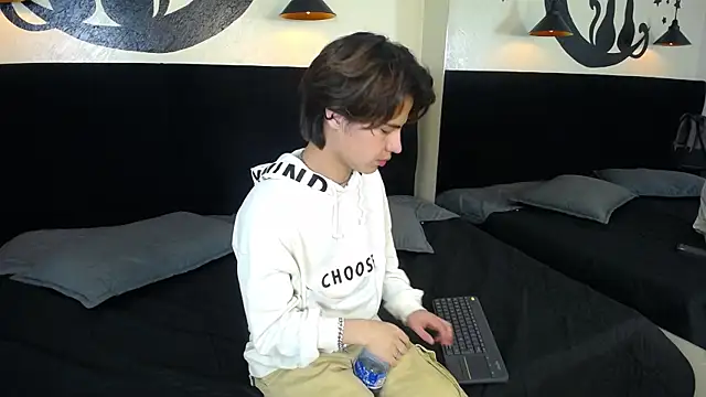 Snapshot of CollinStone chatting on 12, 2, 2025 CollinStone online show from 12, 2, 2025