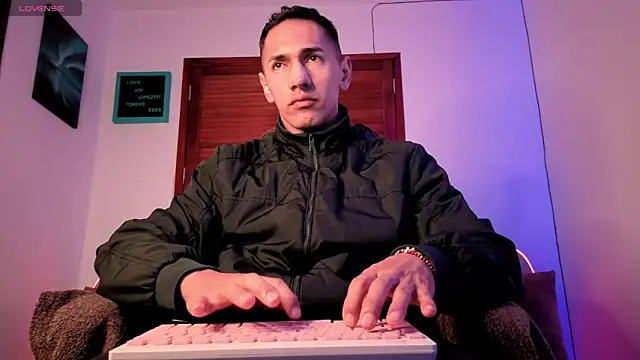 Joylopez fit online show from 15, 4, 2026