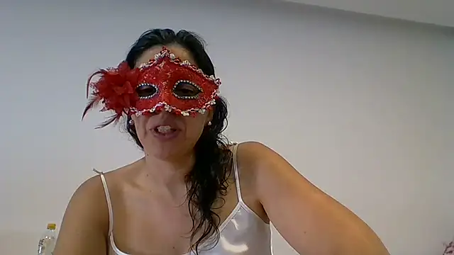 Snapshot of couple-tuga chatting on 31, 5, 2026 couple-tuga online show from 31, 5, 2026