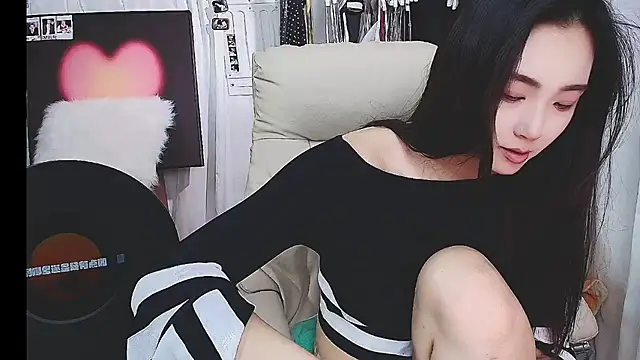 Snapshot of xiaotiantian-76 chatting on 17, 12, 2025 xiaotiantian-76 online show from 17, 12, 2025