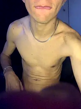 Snapshot of gabrielzinnnn085 chatting on 22, 10, 2025 gabrielzinnnn085 online show from 22, 10, 2025