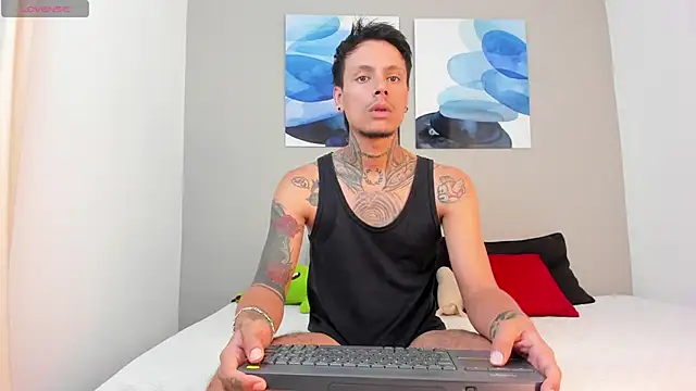 Snapshot of Emilio_Wolf chatting on 23, 1, 2025 Emilio Wolf online show from 23, 1, 2025