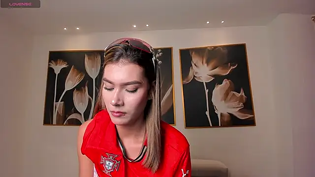 Snapshot of NiaSalvatore chatting on 5, 6, 2026 NiaSalvatore online show from 5, 6, 2026