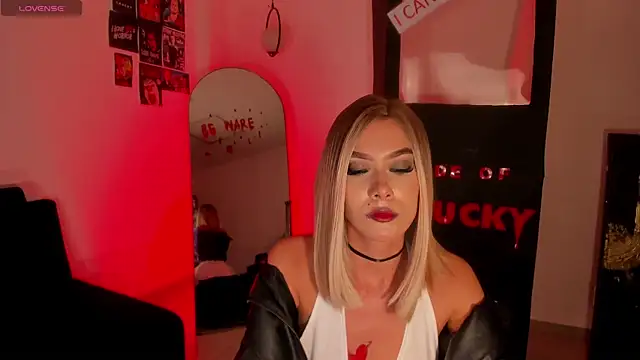 NiaSalvatore online show from 24, 10, 2025