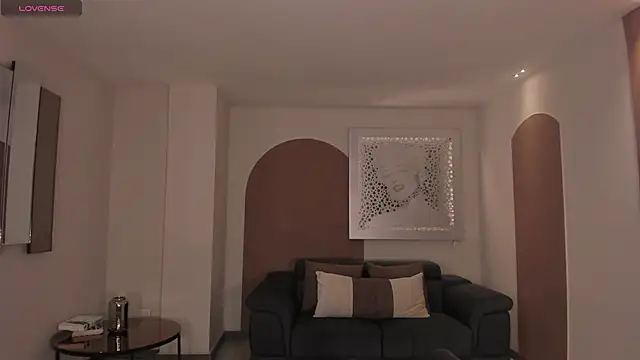 NiaSalvatore online show from 13, 1, 2026